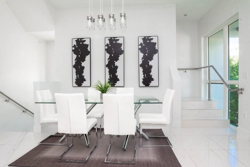 Across The Ocean Few Steps To Beach Contemporary Three Bedroom Townhouse Pompano Beach Exteriér fotografie