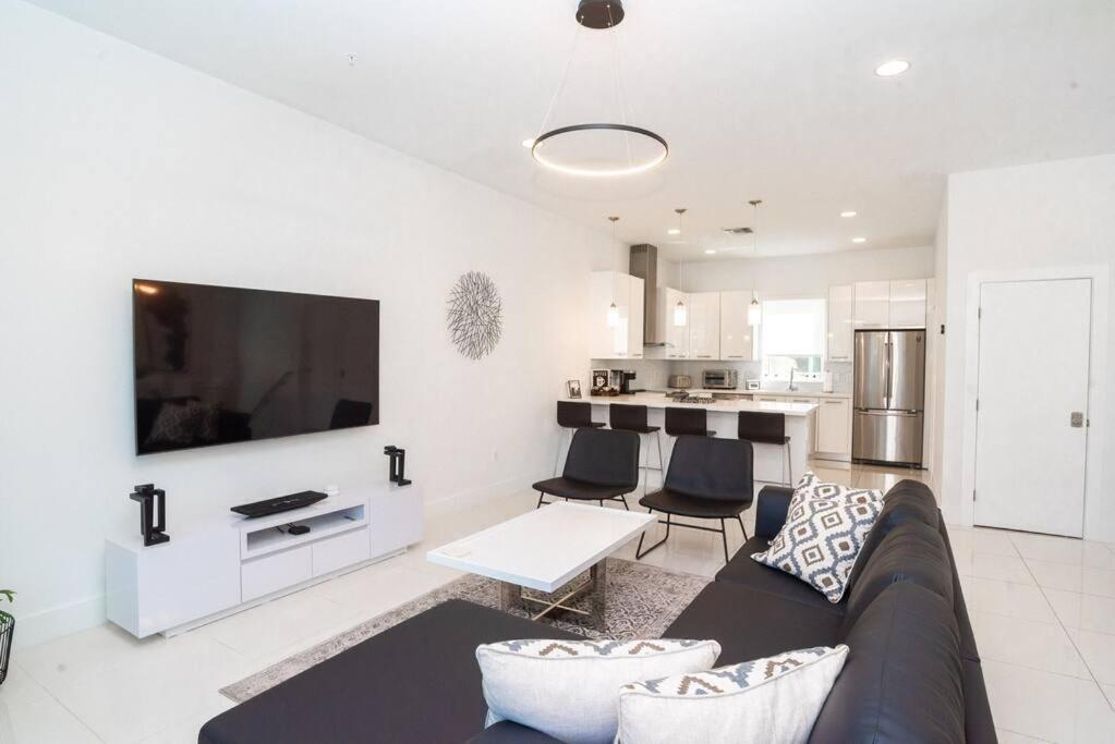 Across The Ocean Few Steps To Beach Contemporary Three Bedroom Townhouse Pompano Beach Exteriér fotografie