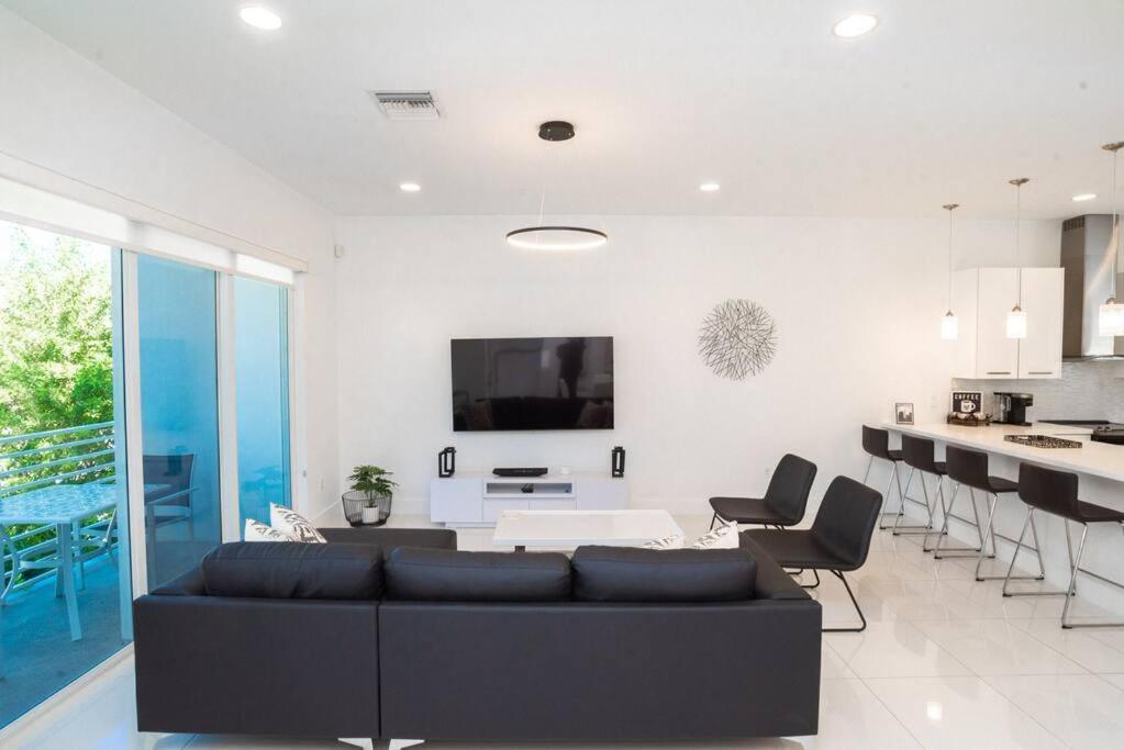 Across The Ocean Few Steps To Beach Contemporary Three Bedroom Townhouse Pompano Beach Exteriér fotografie