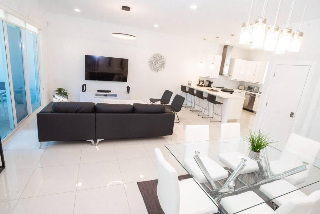 Across The Ocean Few Steps To Beach Contemporary Three Bedroom Townhouse Pompano Beach Exteriér fotografie