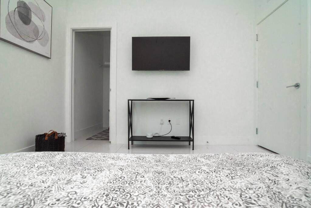 Across The Ocean Few Steps To Beach Contemporary Three Bedroom Townhouse Pompano Beach Exteriér fotografie