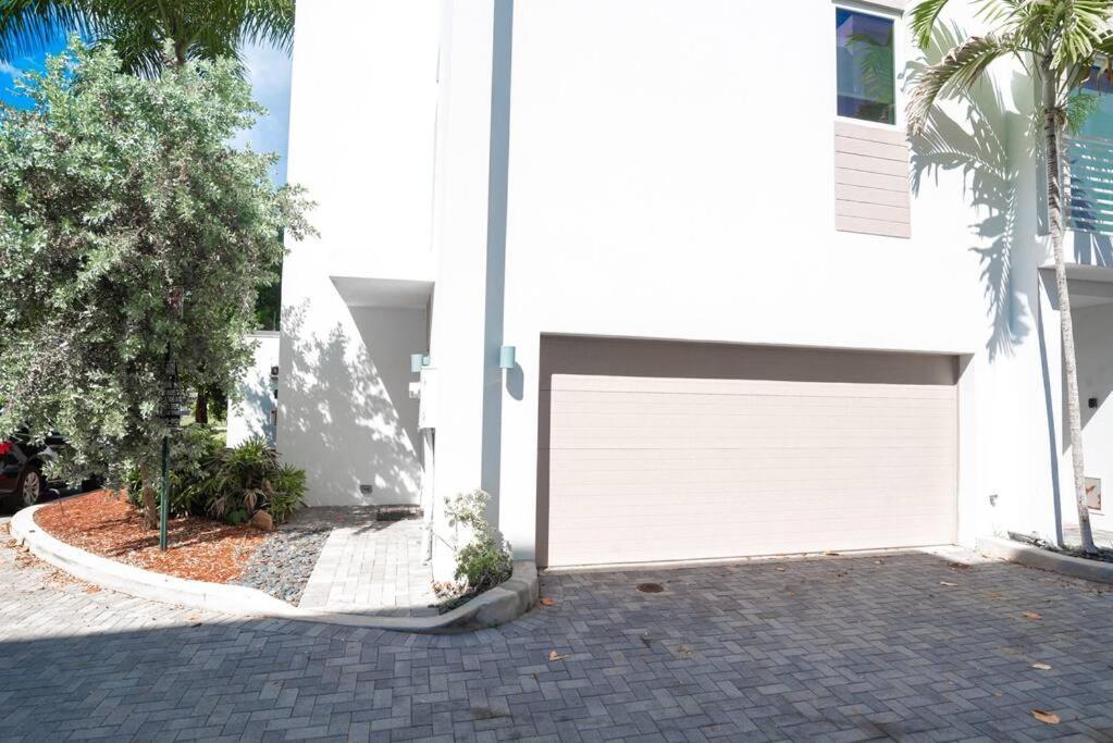 Across The Ocean Few Steps To Beach Contemporary Three Bedroom Townhouse Pompano Beach Exteriér fotografie