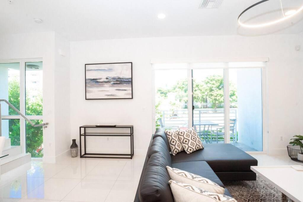Across The Ocean Few Steps To Beach Contemporary Three Bedroom Townhouse Pompano Beach Exteriér fotografie
