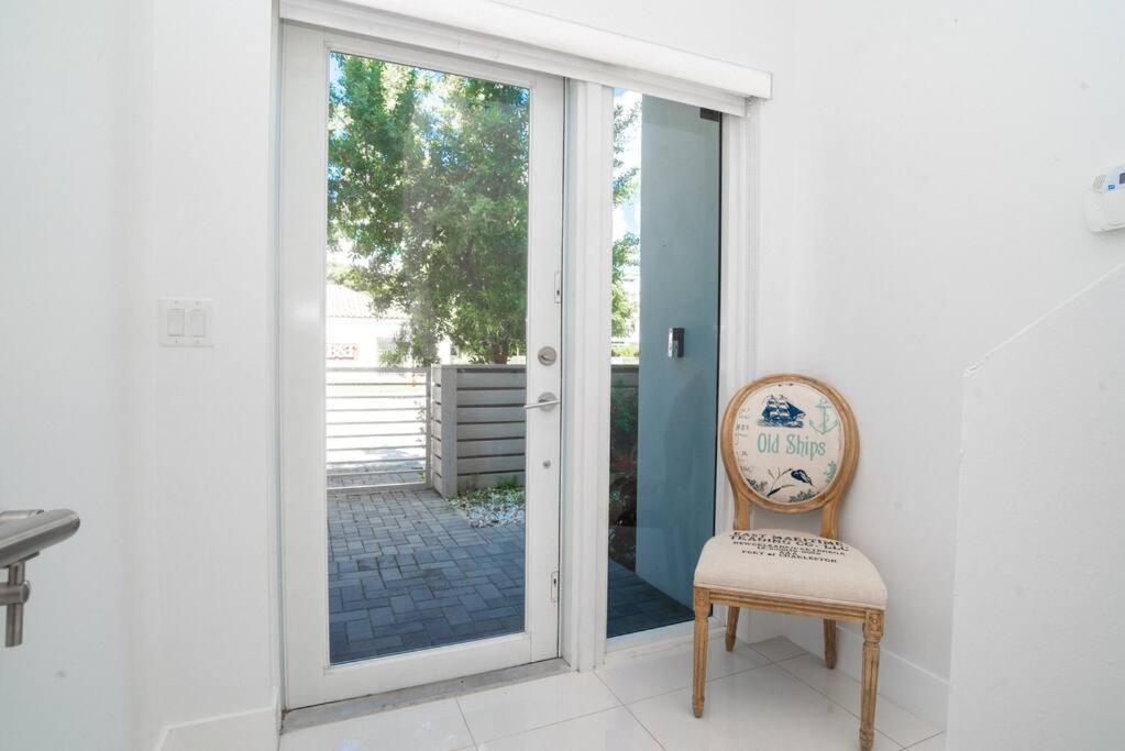 Across The Ocean Few Steps To Beach Contemporary Three Bedroom Townhouse Pompano Beach Exteriér fotografie