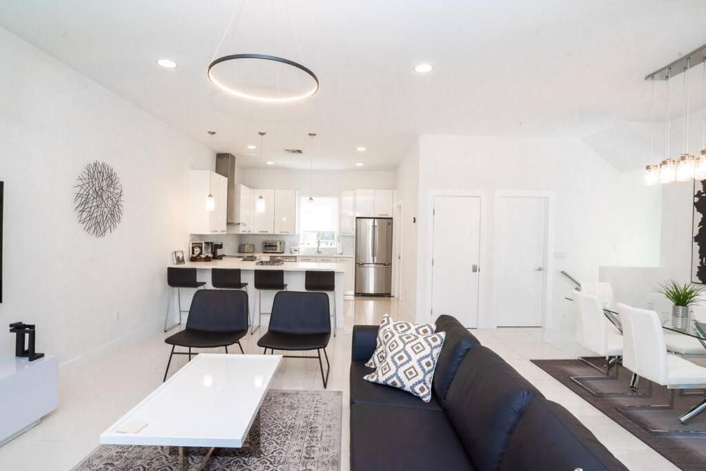 Across The Ocean Few Steps To Beach Contemporary Three Bedroom Townhouse Pompano Beach Exteriér fotografie