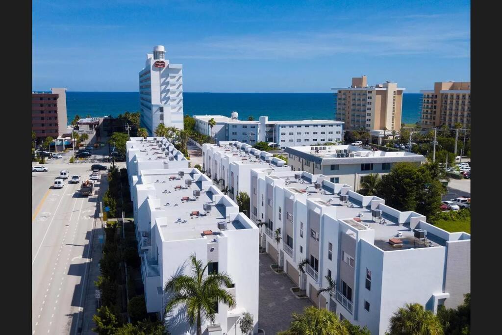 Across The Ocean Few Steps To Beach Contemporary Three Bedroom Townhouse Pompano Beach Exteriér fotografie