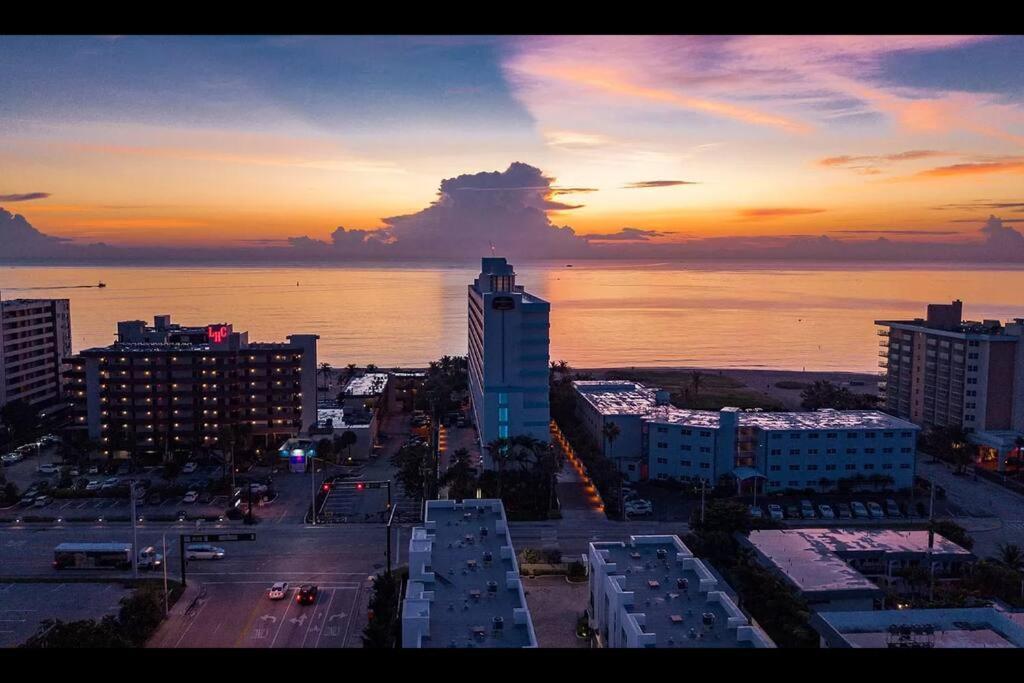 Across The Ocean Few Steps To Beach Contemporary Three Bedroom Townhouse Pompano Beach Exteriér fotografie