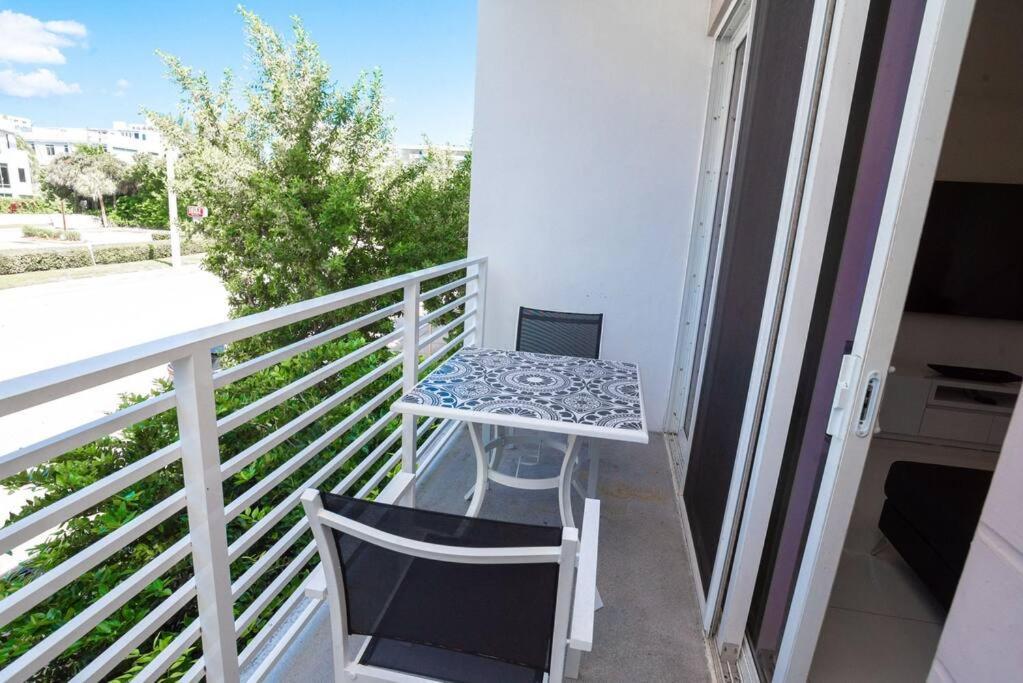 Across The Ocean Few Steps To Beach Contemporary Three Bedroom Townhouse Pompano Beach Exteriér fotografie