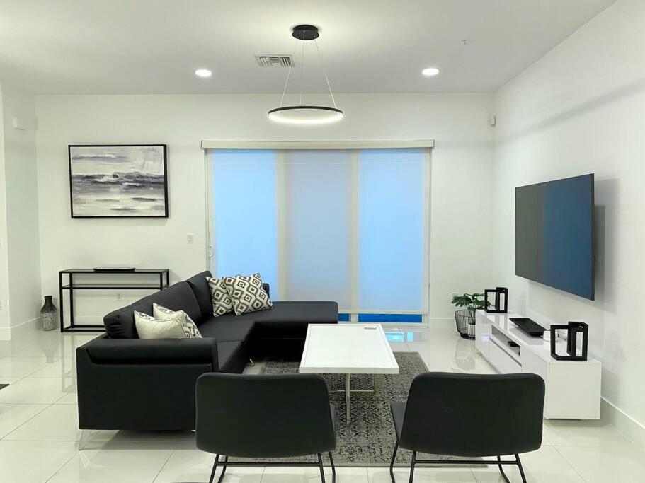 Across The Ocean Few Steps To Beach Contemporary Three Bedroom Townhouse Pompano Beach Exteriér fotografie
