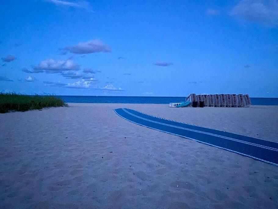 Across The Ocean Few Steps To Beach Contemporary Three Bedroom Townhouse Pompano Beach Exteriér fotografie