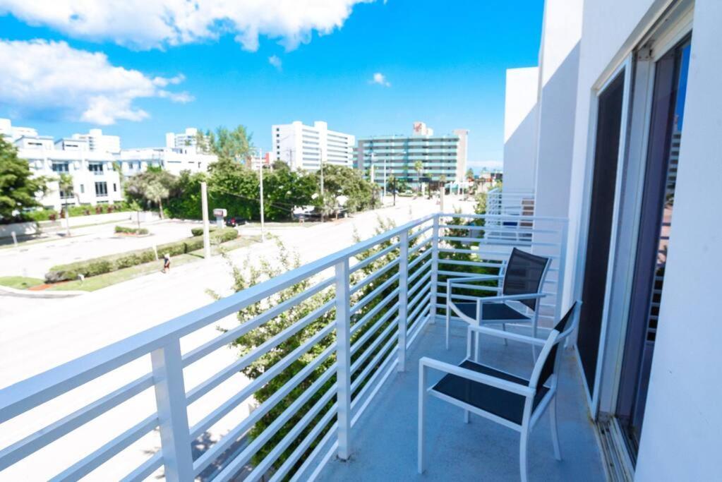 Across The Ocean Few Steps To Beach Contemporary Three Bedroom Townhouse Pompano Beach Exteriér fotografie